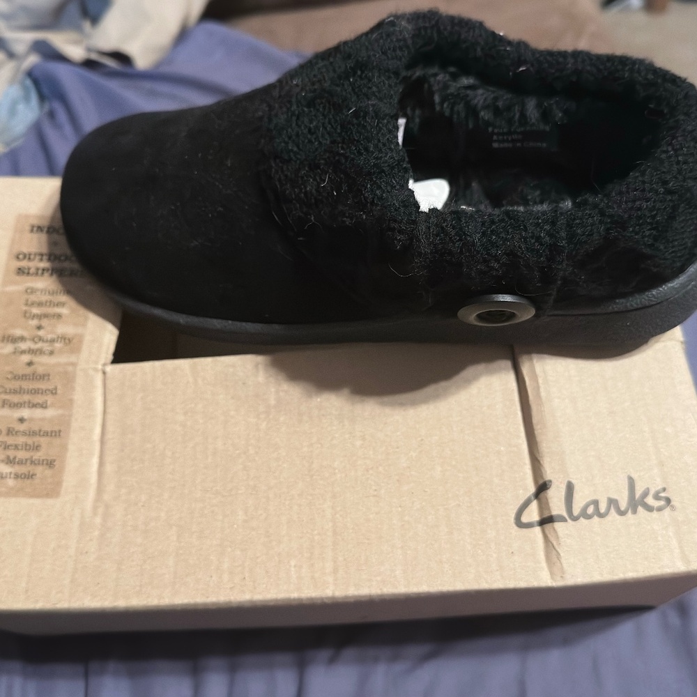 New Clark women’s slipper size 8 black Augusta slippers
